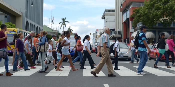 A busy crosswalk in San Jose, Costa Rica