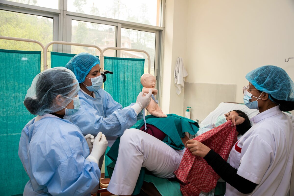 Nursing students train in KUSMS simulation lab
