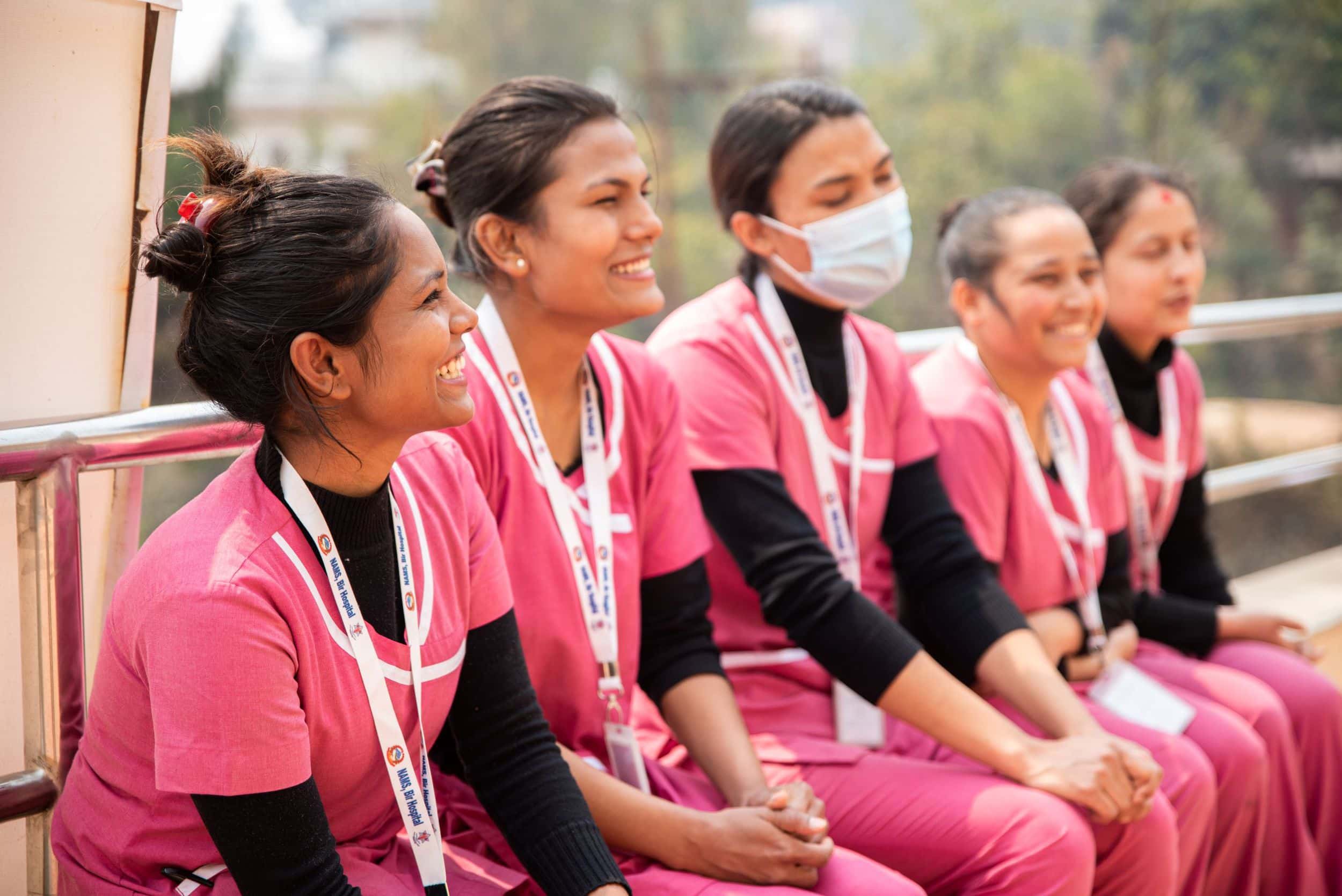 In Nepal hat die erste Generation qualifizierter Hebammen die Arbeit aufgenommen