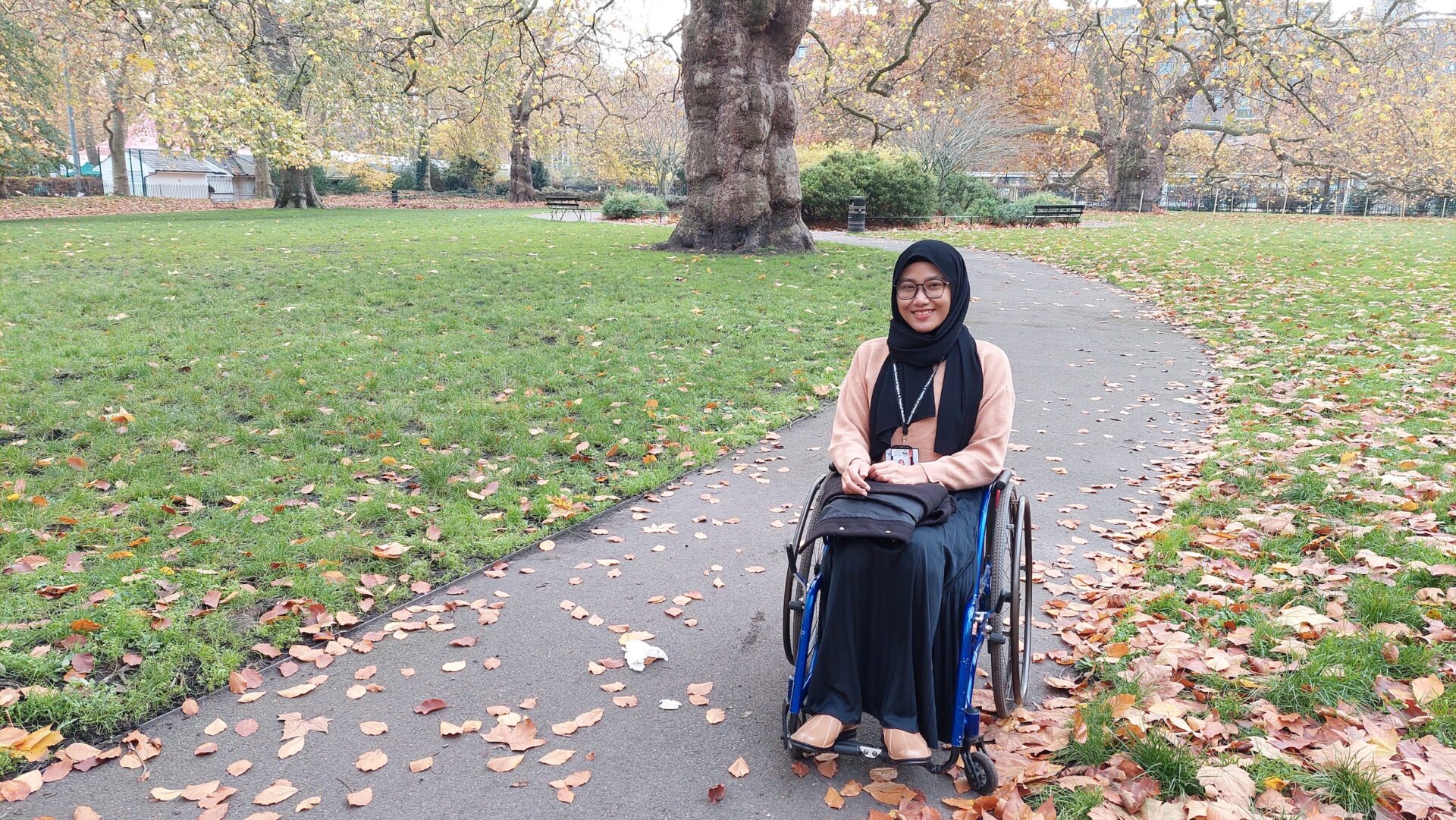 Luthfi Azizatunnisa in her wheelchair