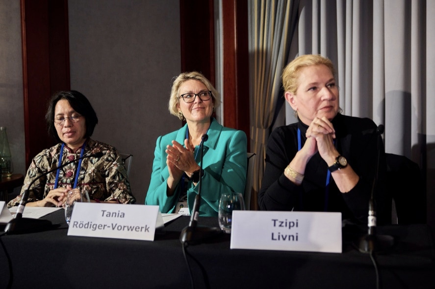 Maria Endang Sumiwi, Tania Rödiger-Vorwerk and Tzipi Livni took part in the panel discussion